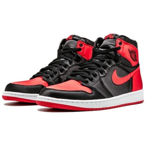 Кроссовки Nike Air Jordan 1 Retro черно-красные высокие OG SE Satin Banned 917359-001