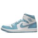 Кроссовки Nike Air Jordan 1 Mid бело-голубые женские высокие University Blue BQ6472-141