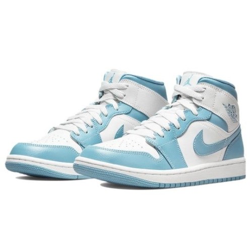Кроссовки Nike Air Jordan 1 Mid бело-голубые женские высокие University Blue BQ6472-141
