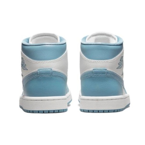 Кроссовки Nike Air Jordan 1 Mid бело-голубые женские высокие University Blue BQ6472-141