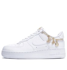 Кроссовки Nike Womens Air Force 1 07 LX Lucky Charms белые низкие с цепочкой