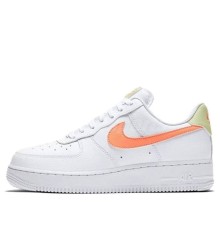Женские кроссовки Nike Air Force 1 07 Atomic Pink белые низкие с оранжевым 315115-157