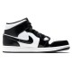 Кроссовки Nike Air Jordan 1 Mid SE черно-белые высокие DD1649-001