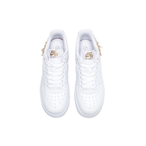 Кроссовки Nike Womens Air Force 1 07 LX Lucky Charms белые низкие с цепочкой