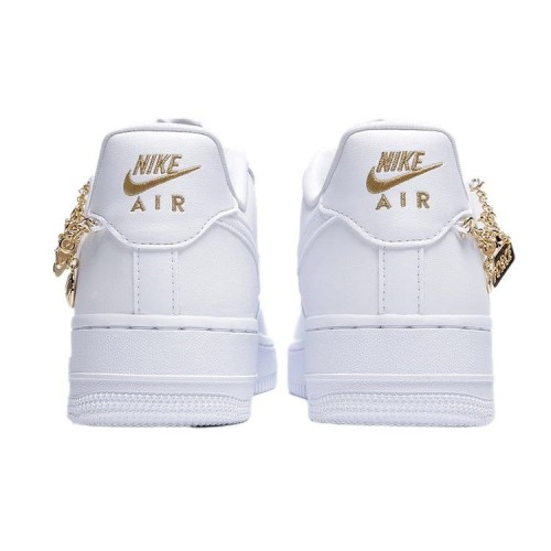 Кроссовки Nike Womens Air Force 1 07 LX Lucky Charms белые низкие с цепочкой