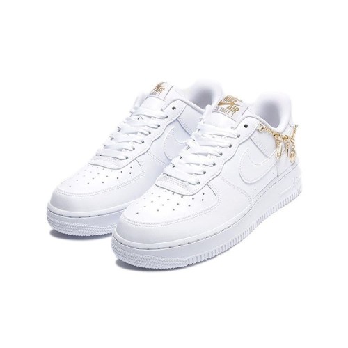 Кроссовки Nike Womens Air Force 1 07 LX Lucky Charms белые низкие с цепочкой