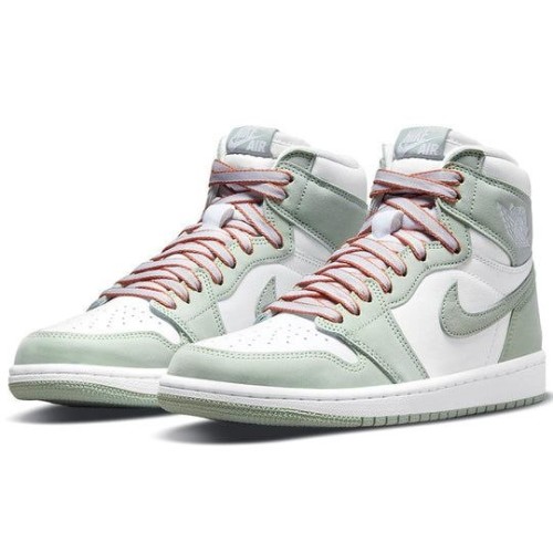 Кроссовки Nike Air Jordan 1 Retro женские светло-зеленые OG Seafoam CD0461-002