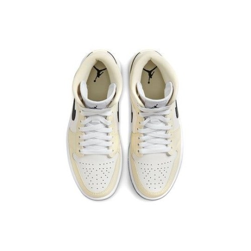 Кроссовки Nike Air Jordan 1 Mid женские молочного цвета Coconut Milk BQ6472-121