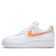 Женские кроссовки Nike Air Force 1 07 Atomic Pink белые низкие с оранжевым 315115-157