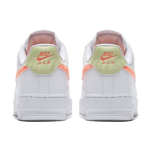 Женские кроссовки Nike Air Force 1 07 Atomic Pink белые низкие с оранжевым 315115-157