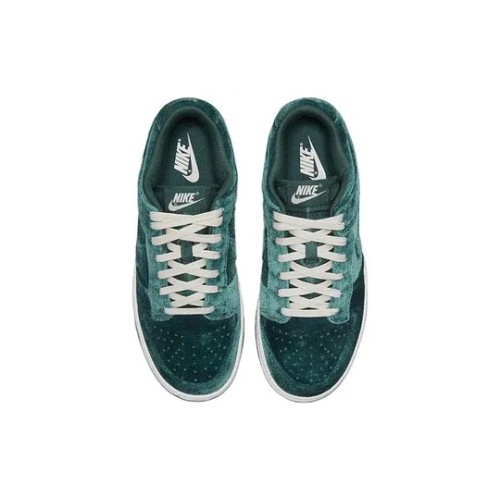 Кроссовки Nike Dunk Green Velvet женские